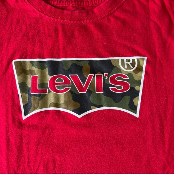Levi's Size XL Red Green Camouflage Logo Shirt Top Tee - Picture 2 of 4